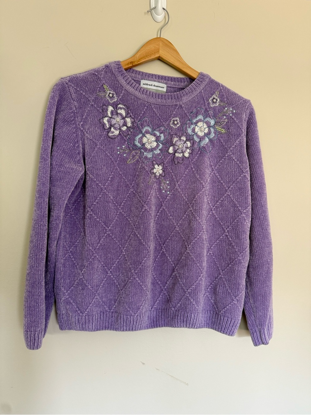Alfred Dunner Victoria Falls Lavender
Chenille Embroidered Pullover Sz Petite
M